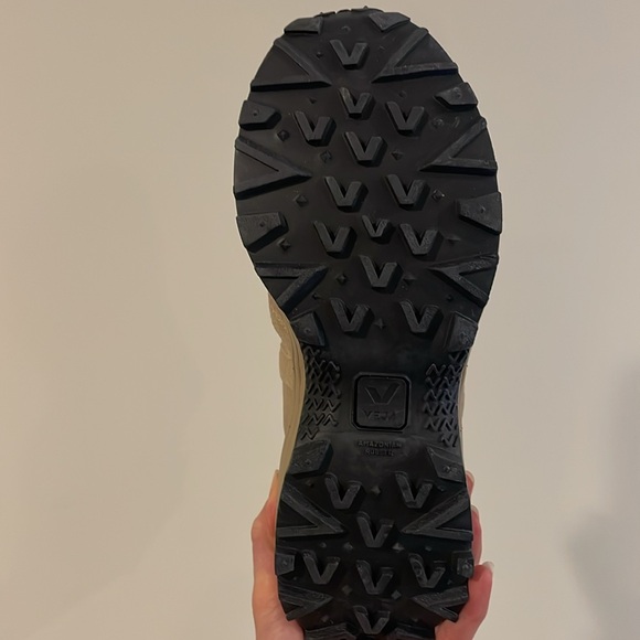 Veja Venturi Sneakers - Picture 2 of 5